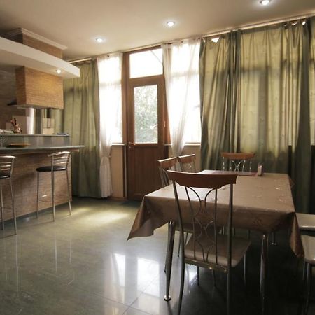 Apartment On Sanapiro Tbilisi Eksteriør bilde