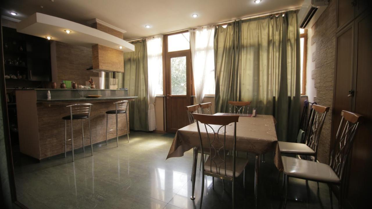 Apartment On Sanapiro Tbilisi Eksteriør bilde
