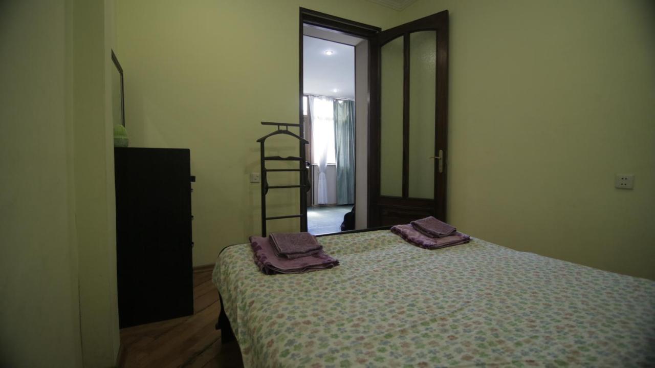 Apartment On Sanapiro Tbilisi Eksteriør bilde