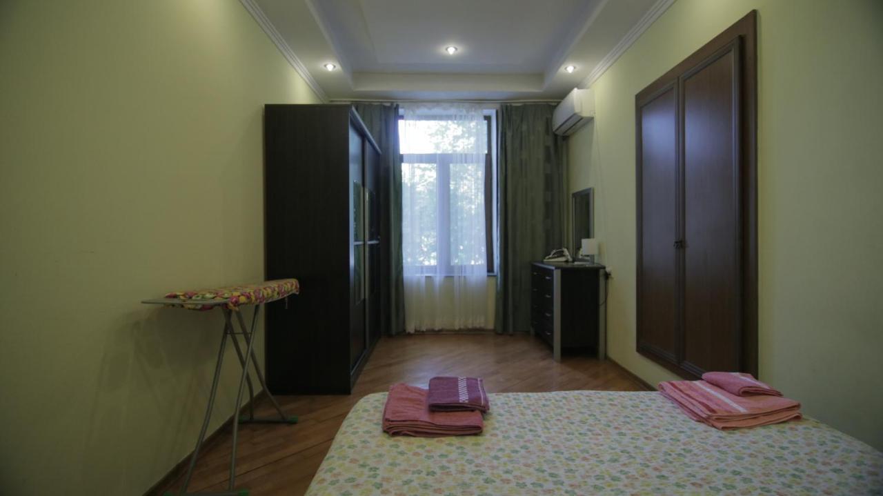 Apartment On Sanapiro Tbilisi Eksteriør bilde