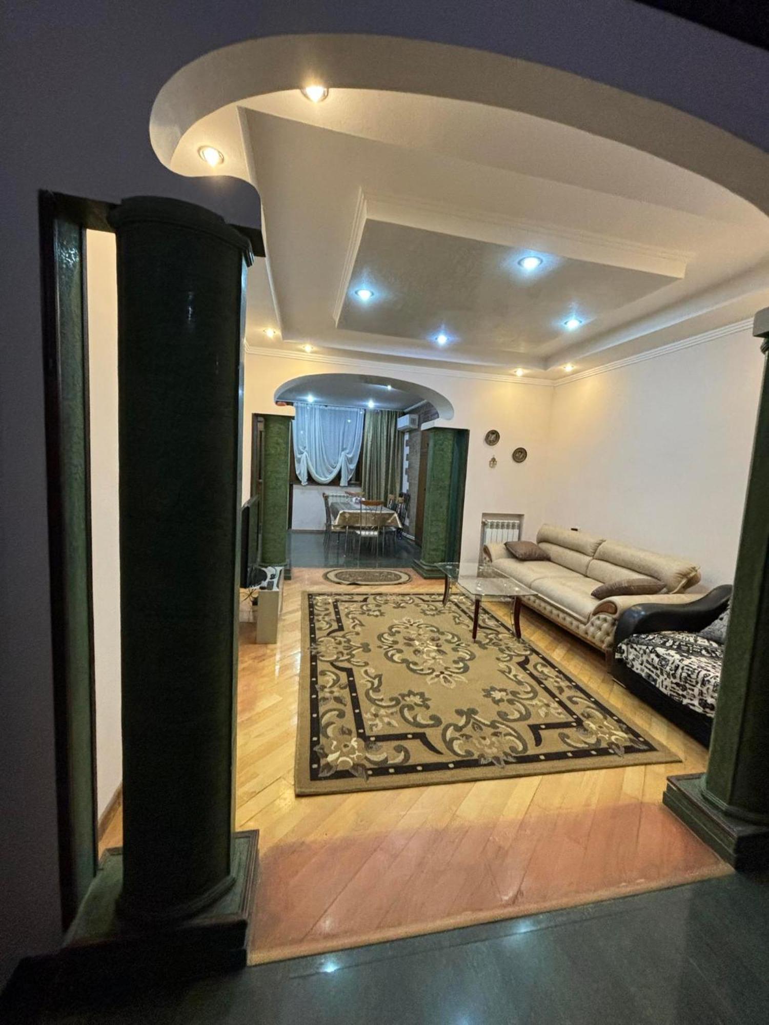 Apartment On Sanapiro Tbilisi Eksteriør bilde