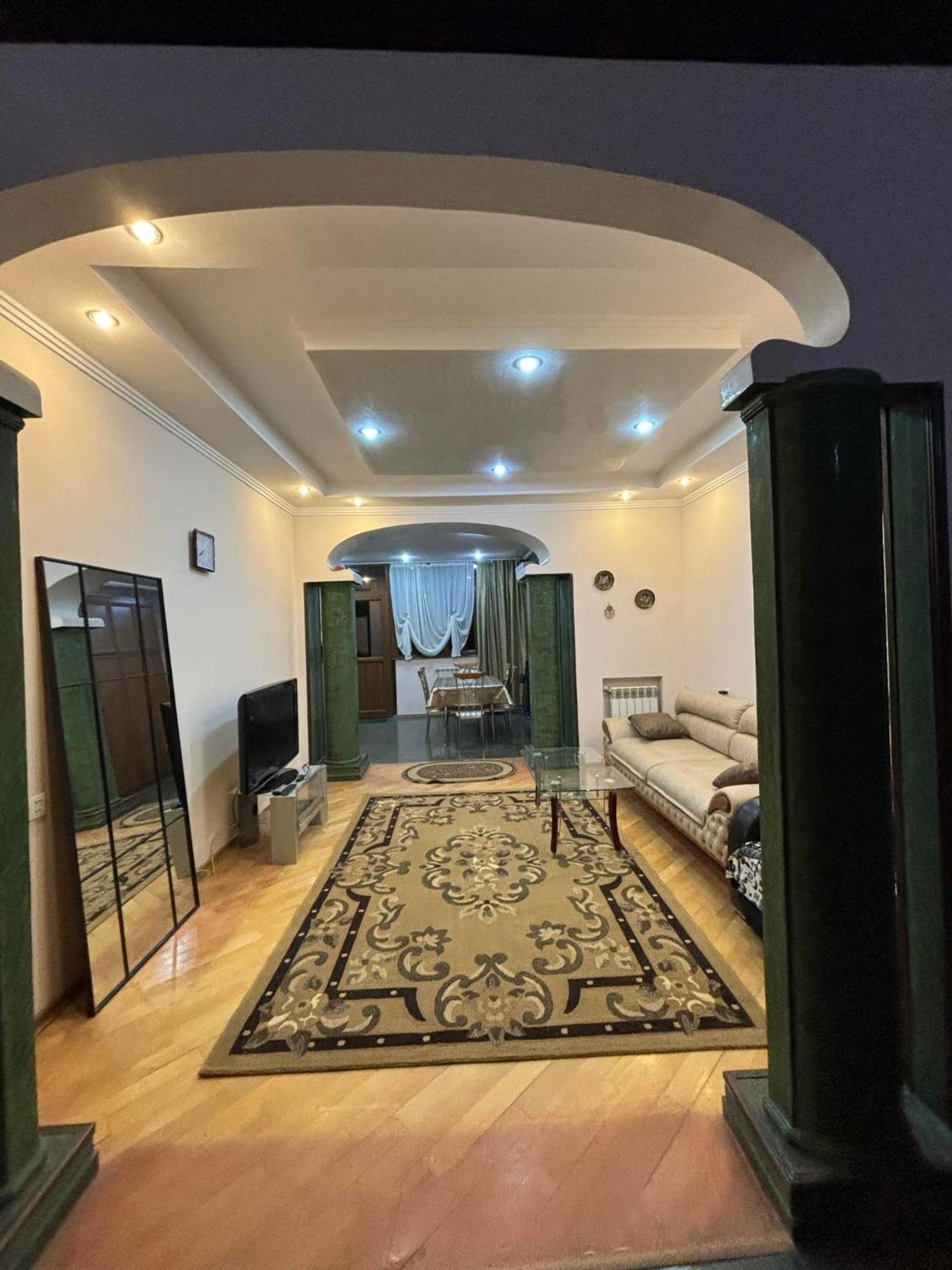 Apartment On Sanapiro Tbilisi Eksteriør bilde